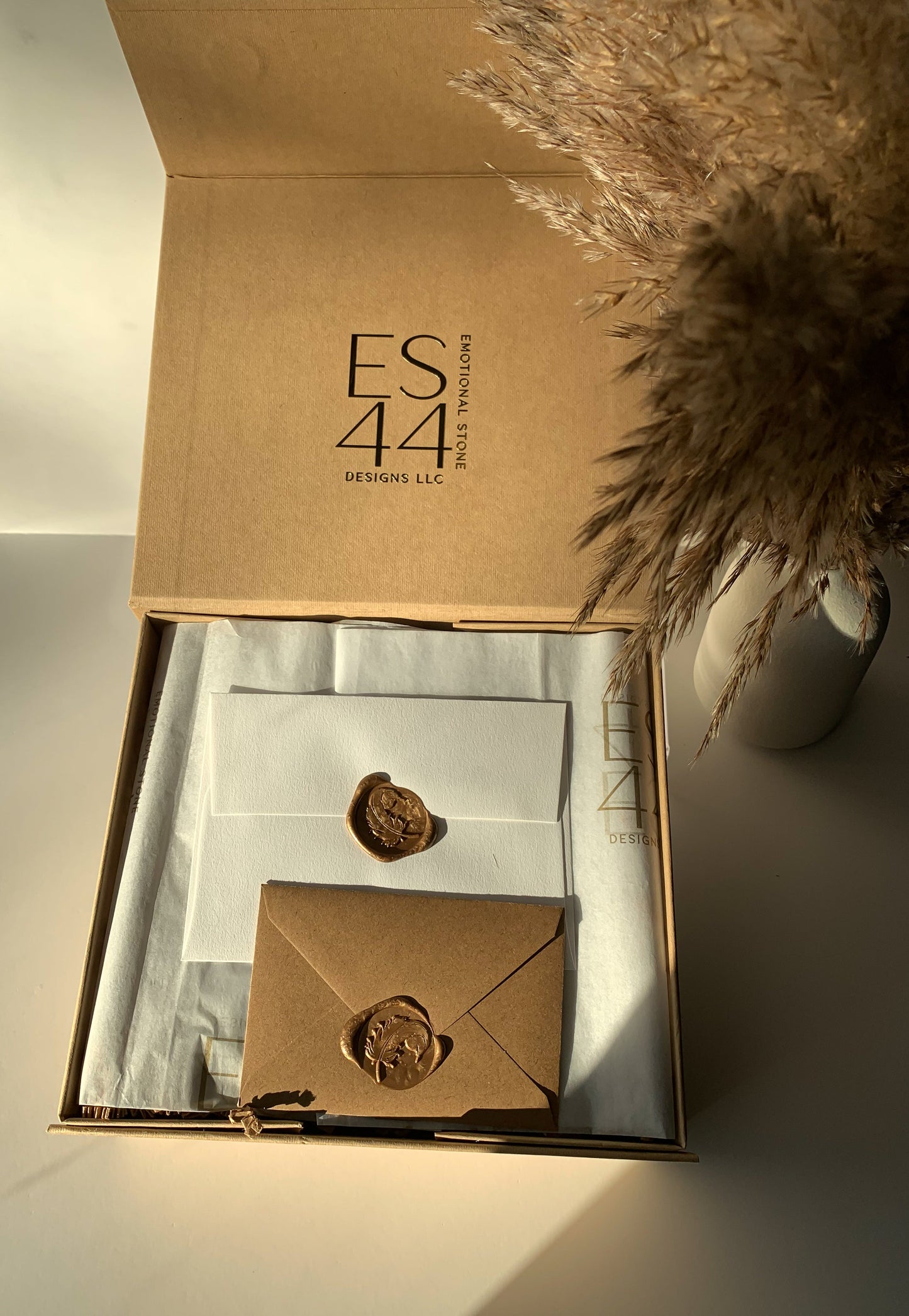 
                  
                    Gift Boxes-ES44 Designs 
                  
                